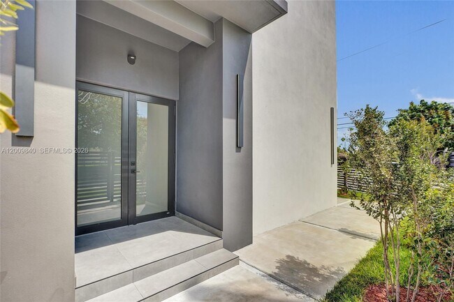 Foto del edificio - 2411 SW 16th Ter