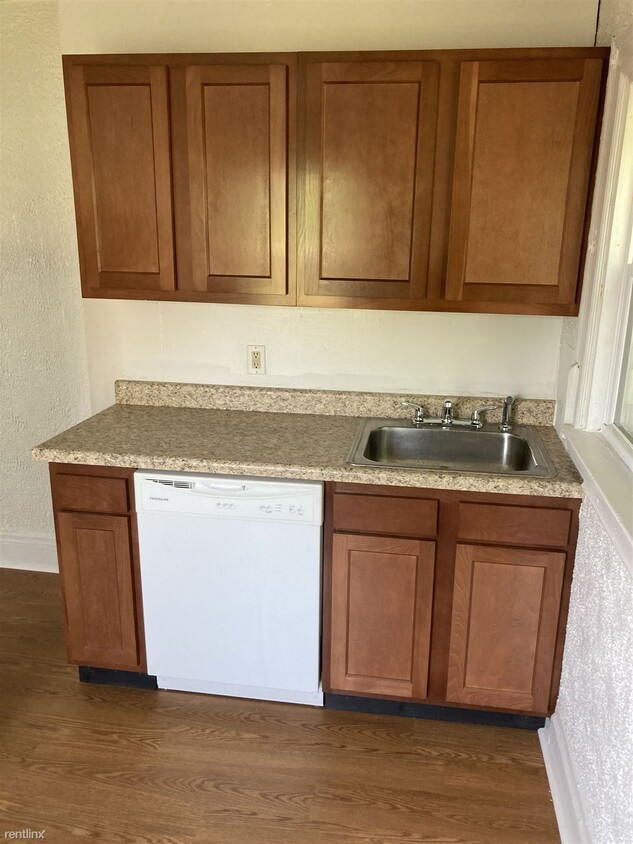 Primary Photo - 2 br, 1 bath Duplex - Crafton Heights Clos...