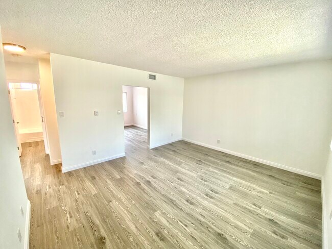 Foto del edificio - 4363 W 136th St