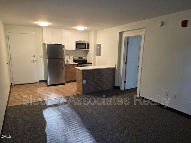 Building Photo - 5104 Hollyridge Dr