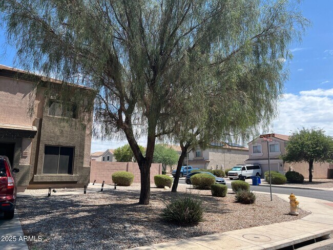 Foto del edificio - 11436 W Eden McKenzie Dr