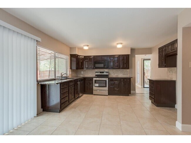 Building Photo - 2124 Courtland Cir