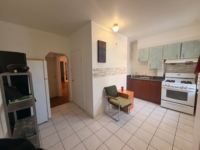 Building Photo - 215 Greenwood Av