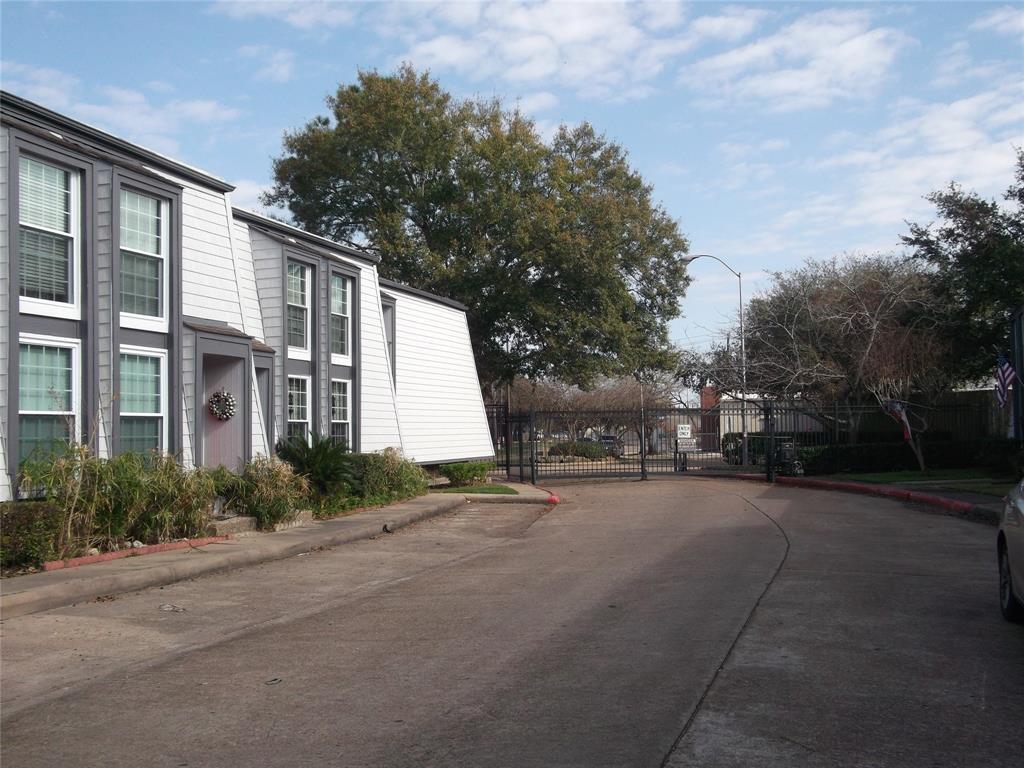 Primary Photo - 10214 Beekman Pl Dr