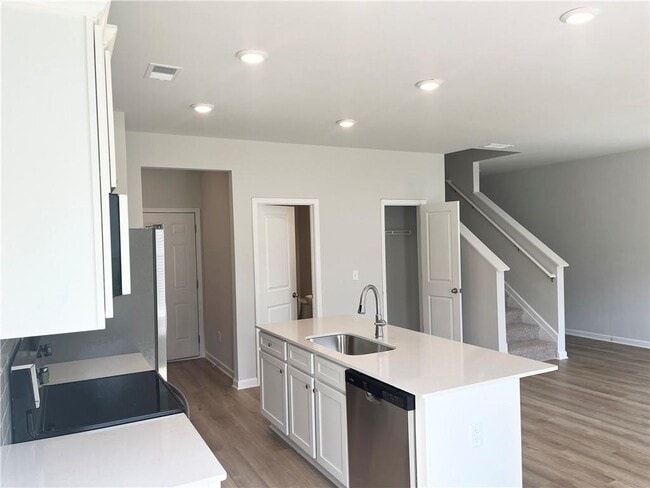 Building Photo - 360 Navigator Ln