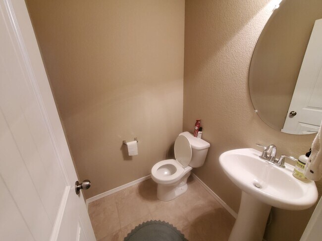 Foto del edificio - Amazing 3 Bed 3 Bath Home in Banning Lewis...