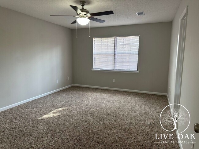 Foto del edificio - 706 Robin Hood Dr