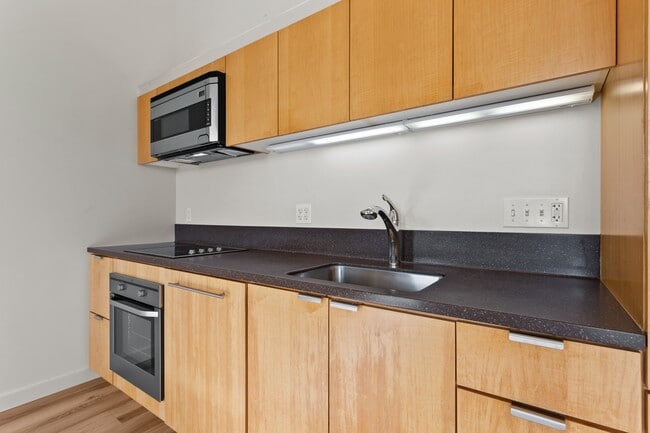 Building Photo - The Beverly