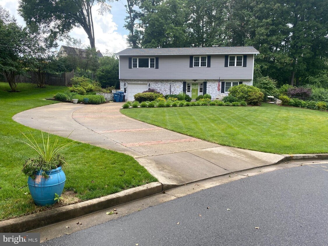 Foto principal - 8704 Greystone Pl