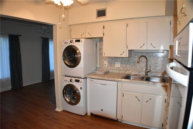 Building Photo - 2331 Finlandia Ln