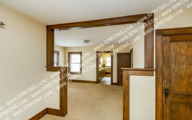 Building Photo - CUTE HOUSE IN AMES!! 2 Bedroom, 1 Bath Hom...