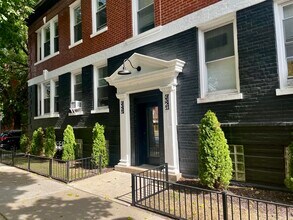 Building Photo - 5321 N Damen Ave