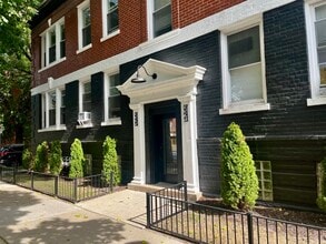 Building Photo - 5321 N Damen Ave