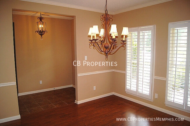 Building Photo - Move in Promos to choose from!