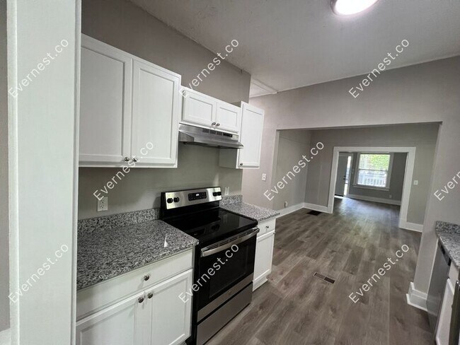 Building Photo - 1316 W 22nd St