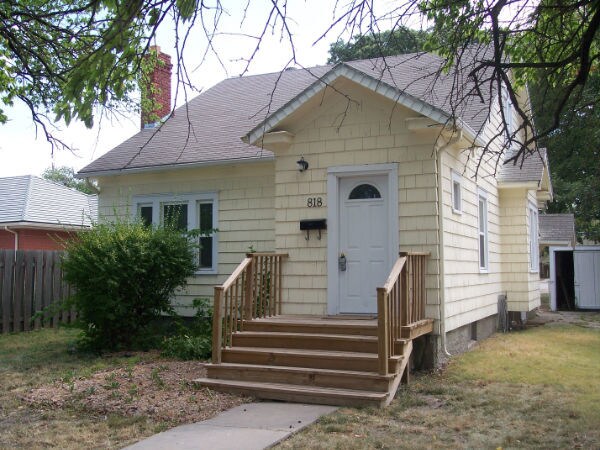 Primary Photo - 818 N Main St