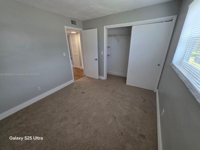 Building Photo - 4732 SW 33rd Ave
