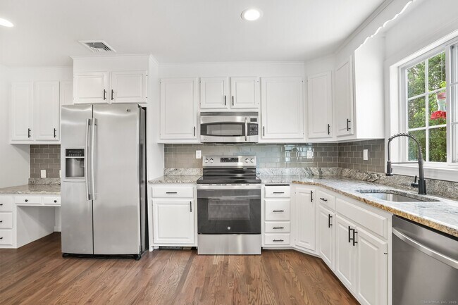 Foto del edificio - 75 Beecher Ave