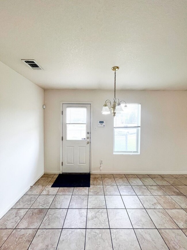 Building Photo - 3807 Wind Ct