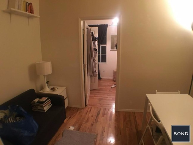 Foto del edificio - 293 N 7th St