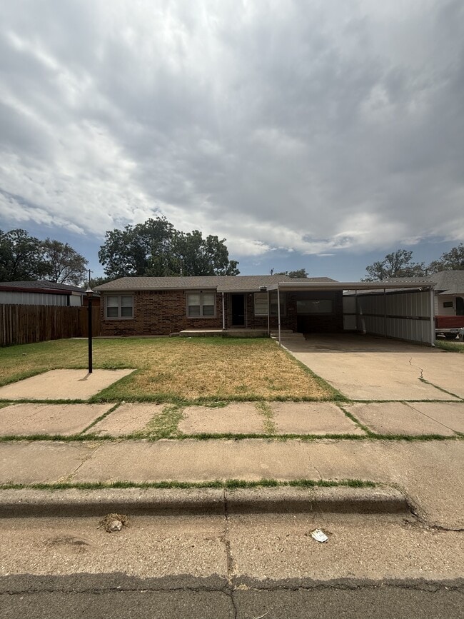 Building Photo - 2015 44th St