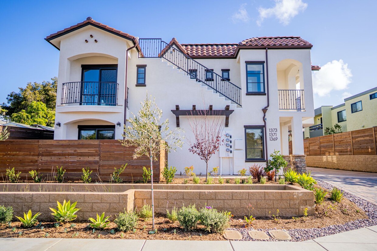 Primary Photo - Stunning Luxury Townhome in Encinitas