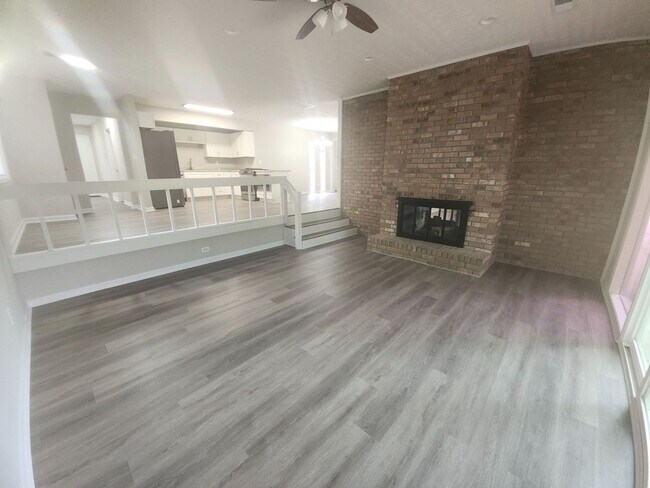 Foto del edificio - Spacious 4-Bedroom  & 2.5 Bathroom Ranch Home
