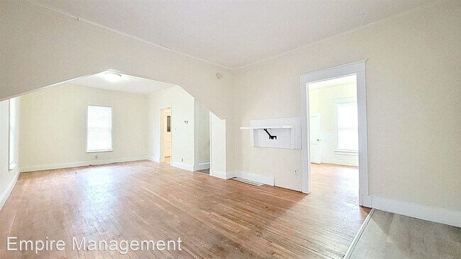 Foto del edificio - 3 br, 1 bath House - 112 E Lawrence St