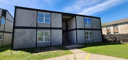 Building Photo - 806 Oran Cir