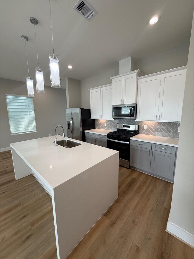 Photo - 8112 Esther Acres Ln House