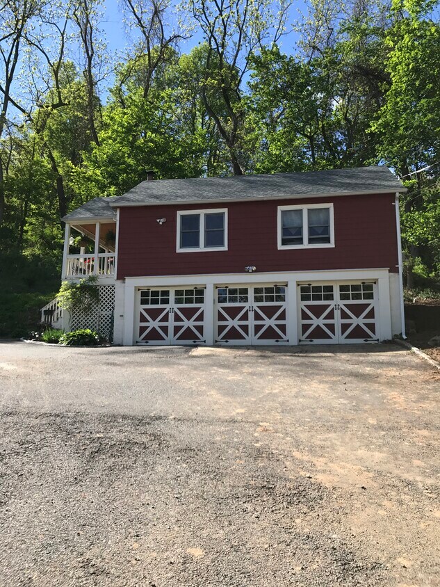 Exterior - 450 River Rd