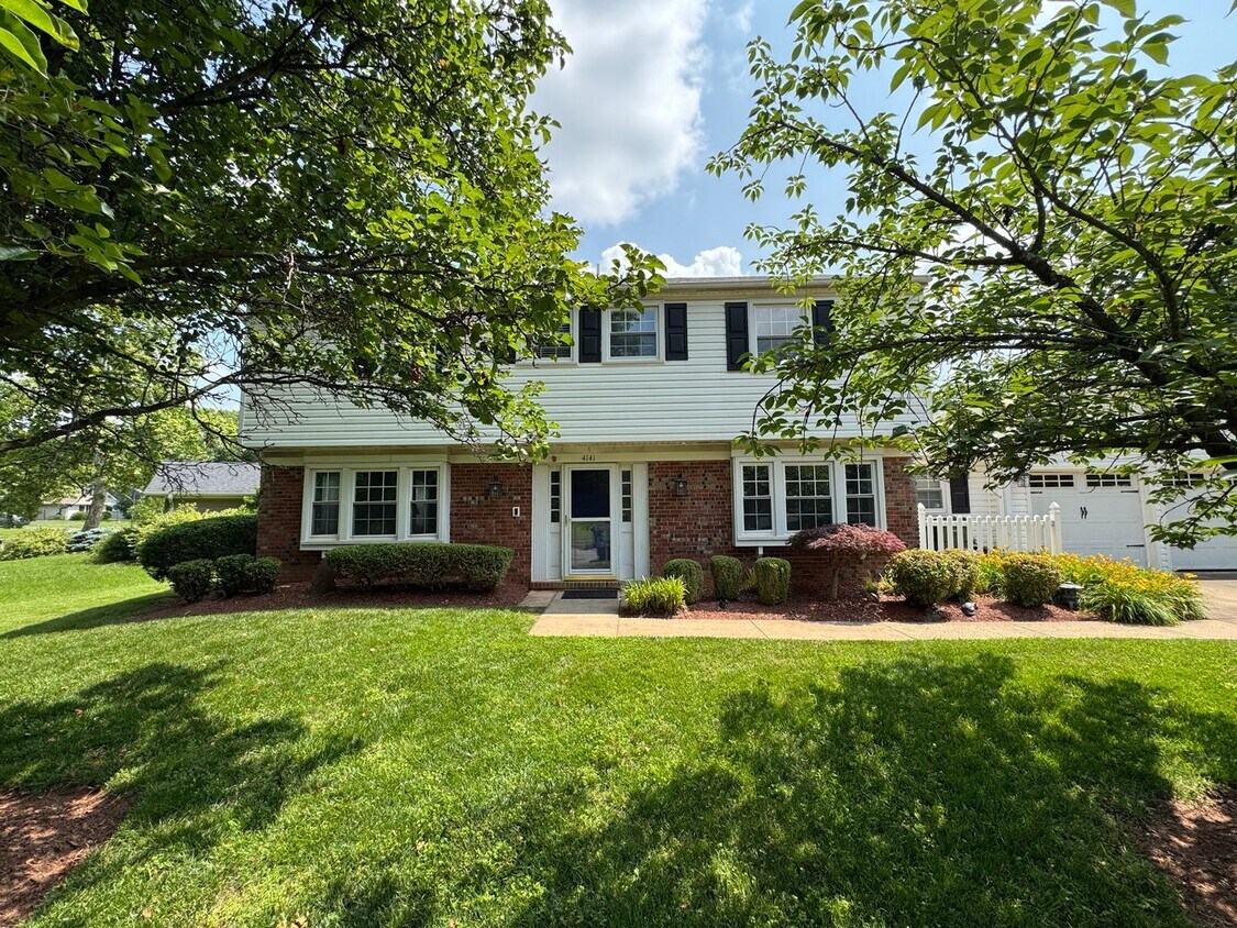 Primary Photo - Stunning 4 Bed 2.5 Bath Home With A Spacio...