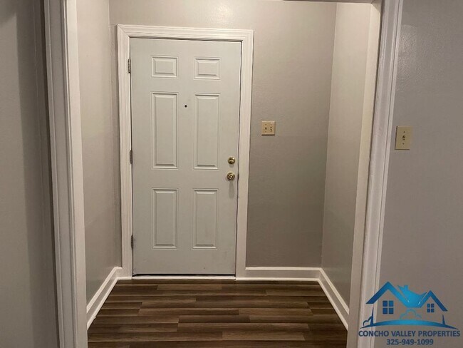 Foto del edificio - 2 Bed/ 1 Bath in Santa Rita for Rent