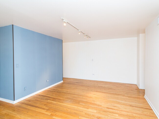Building Photo - 2629 N Hampden Ct