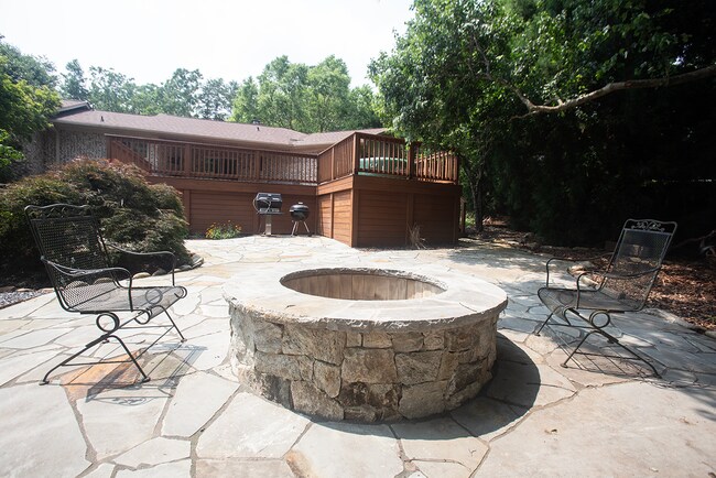 Foto del edificio - 2282 State Park Rd