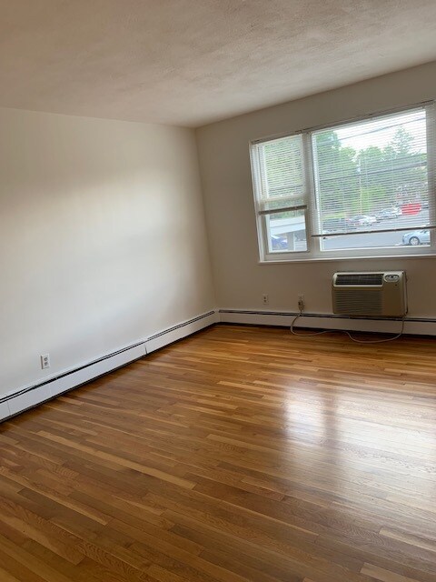 Living Room - 51 Warren St