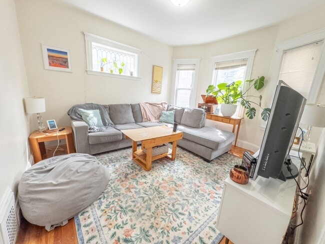Photo - 70 Line St Apartment