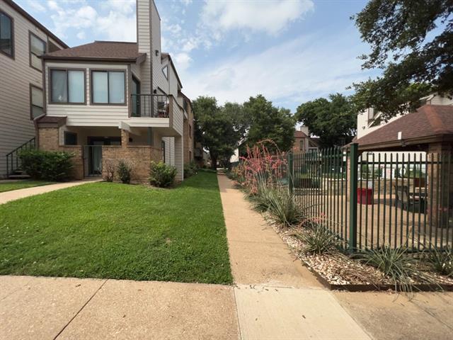 Foto principal - 2311 Balsam Dr