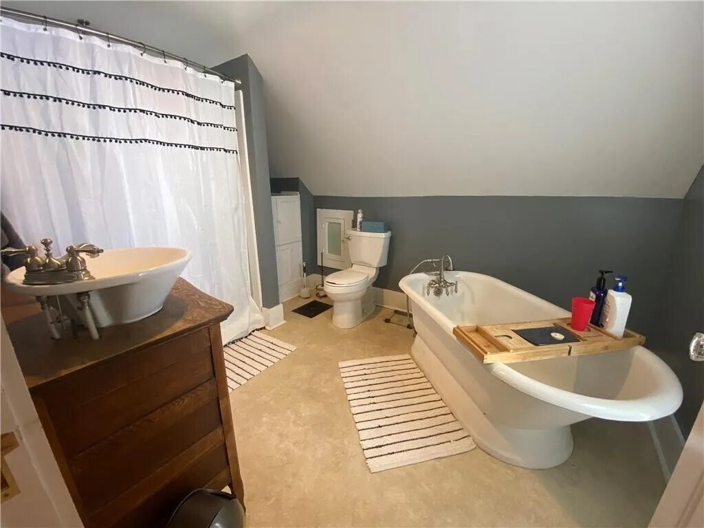 120 S 5th Ave, Winterset, IA 50273 House Rental in Winterset, IA