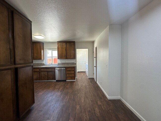 Building Photo - 418 - 422 E Morris Avenue, Modesto