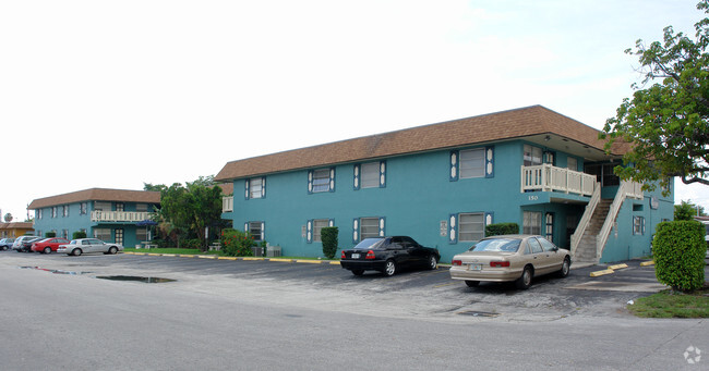 Building Photo - Oakwood Apartments