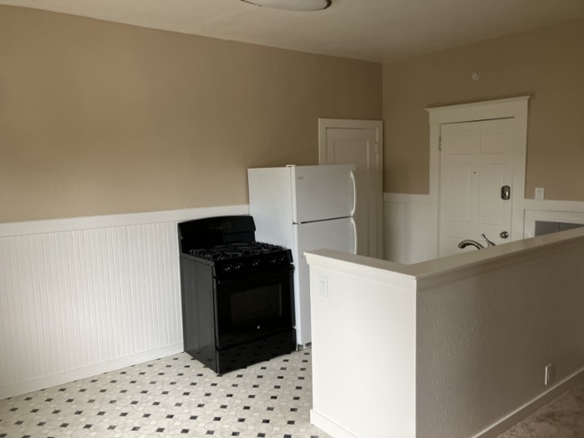 Photo - 1526 Everett St Apartment