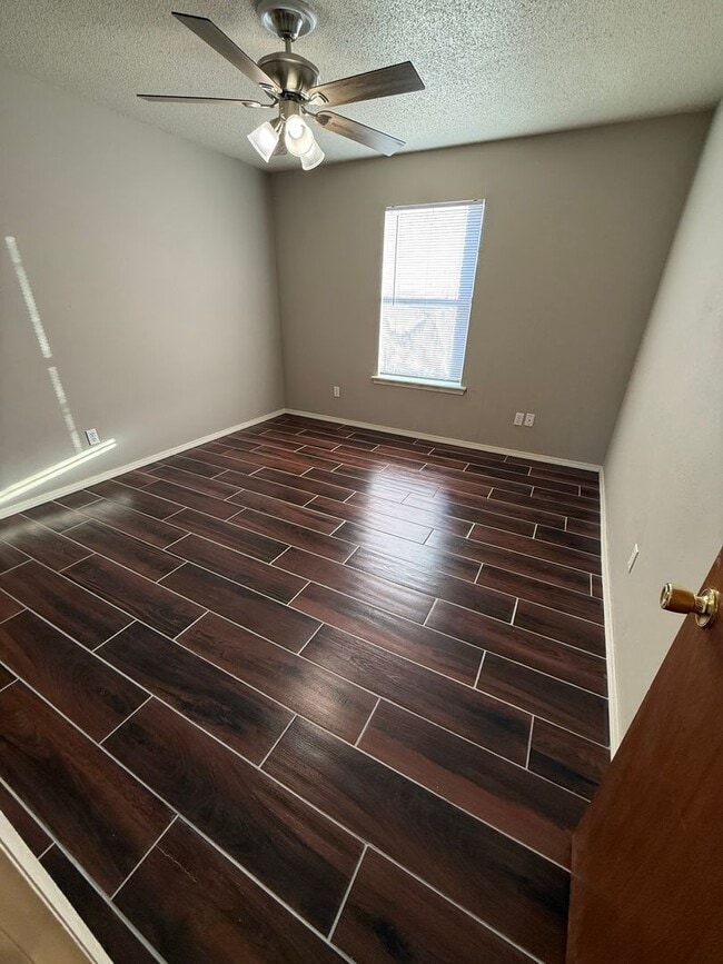 Foto del edificio - 2239 Alma Blvd