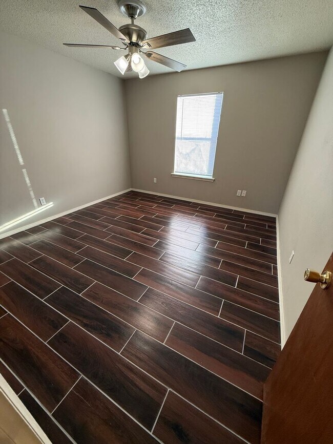 Building Photo - 2239 Alma Blvd