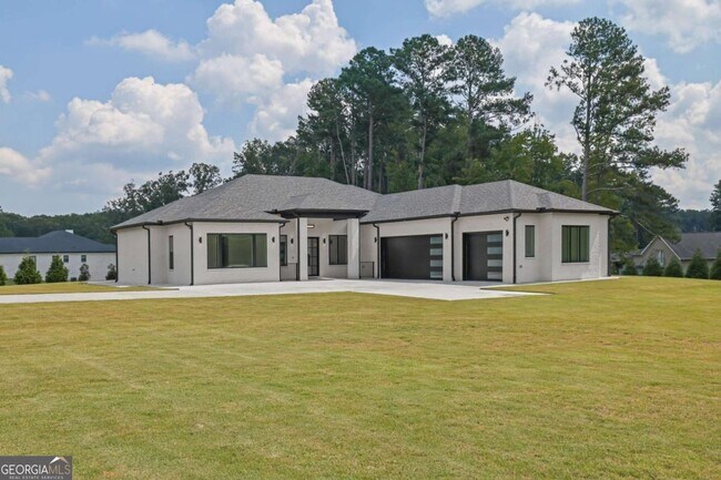 Building Photo - 2964 Old Peachtree Rd NE