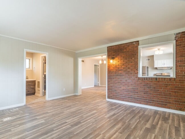 Building Photo - Renovated 3BR/2BA in Whitehaven