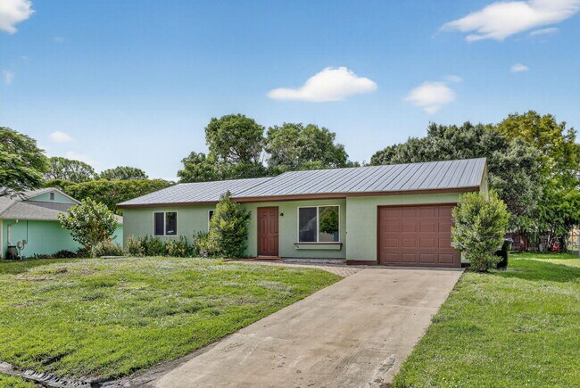 Building Photo - 2252 SE Aneci St