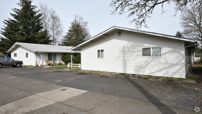 Building Photo - Linfield Manor Apts
