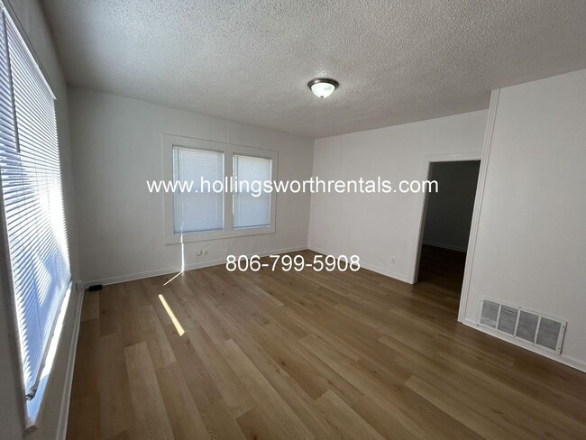 Building Photo - 3 bedroom 2 bath house