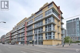 Building Photo - 1029-1029 King St W